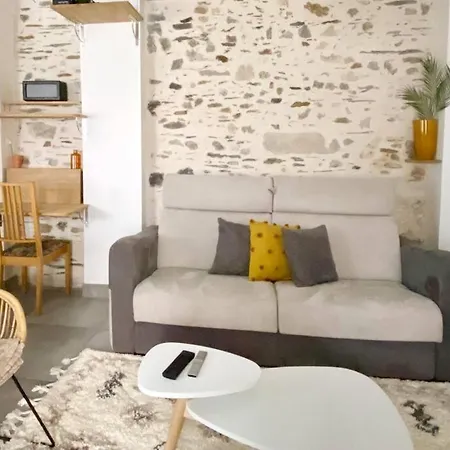 Maison Avec Garage Pres Du Chateau *