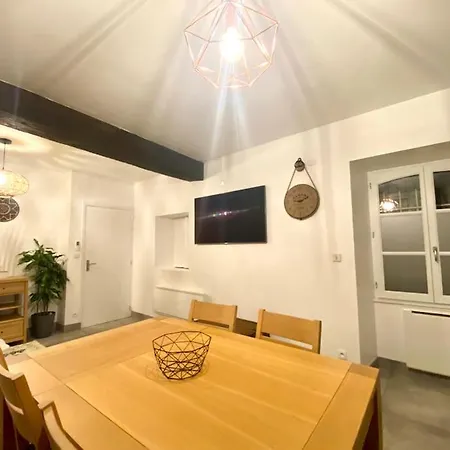 Maison Avec Garage Pres Du Chateau Holiday home